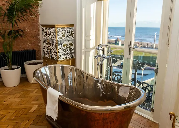 Отель The Palm Брей