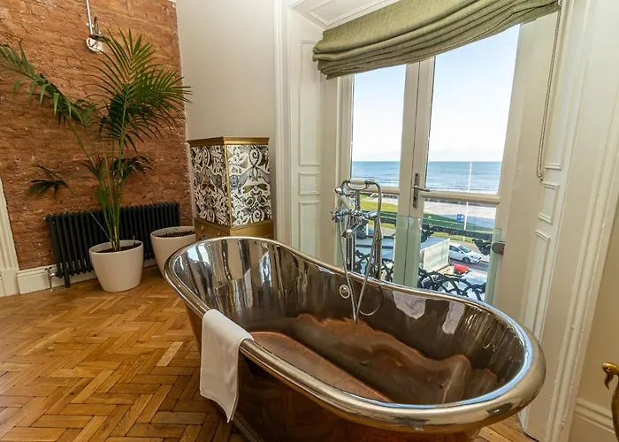 Отель The Palm *