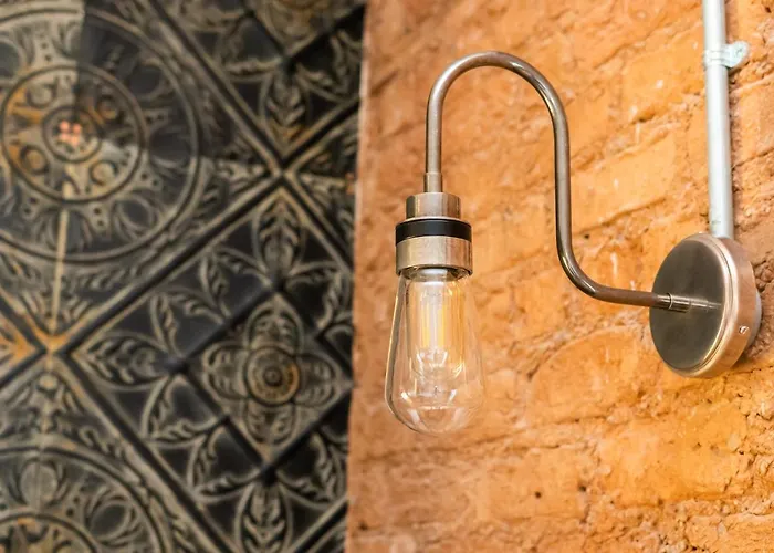 Отель The Palm Брей